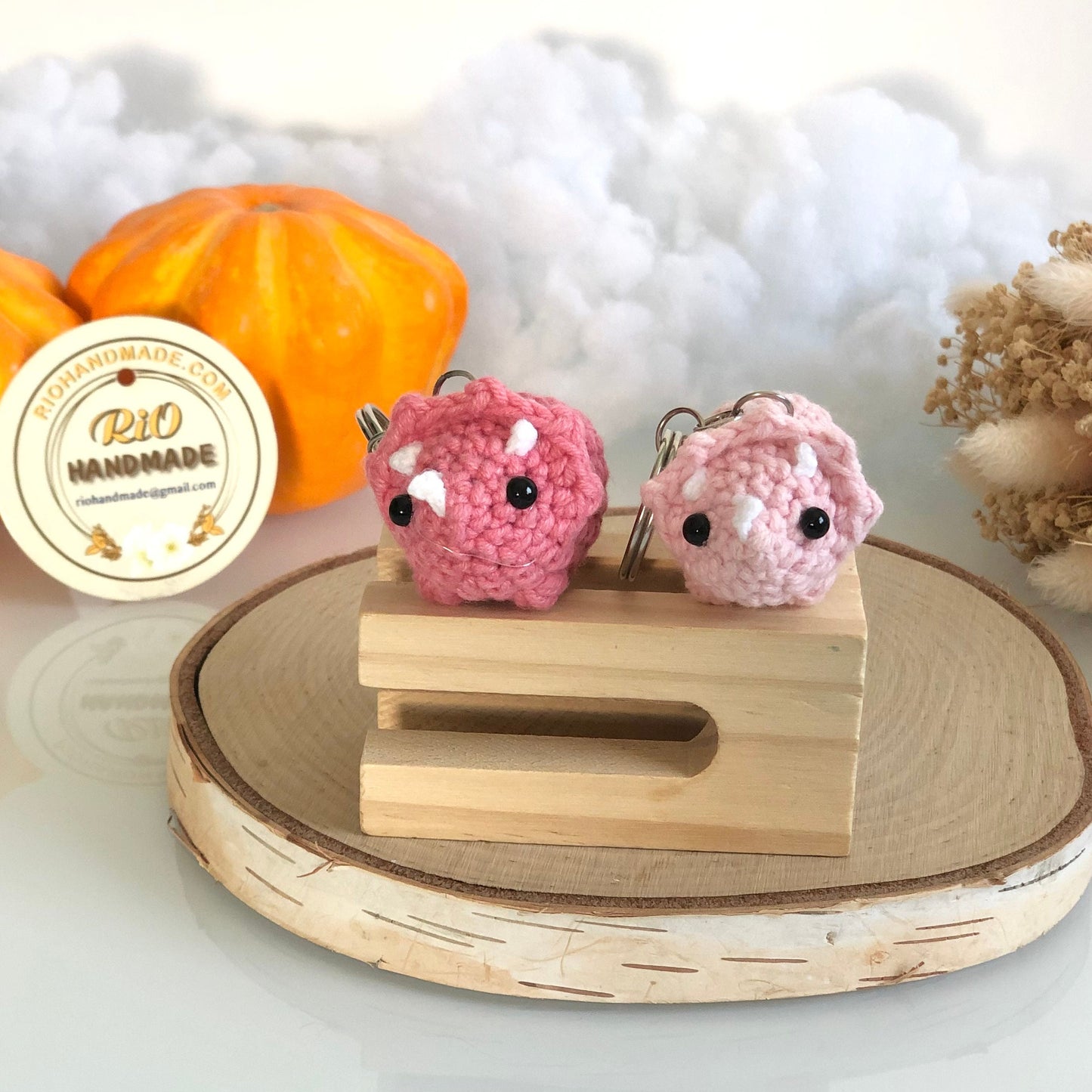 Handmade tiny triceratops, crochet Dinosaur, amigurumi triceratops, plushie toy, gift, ornament, keychain.