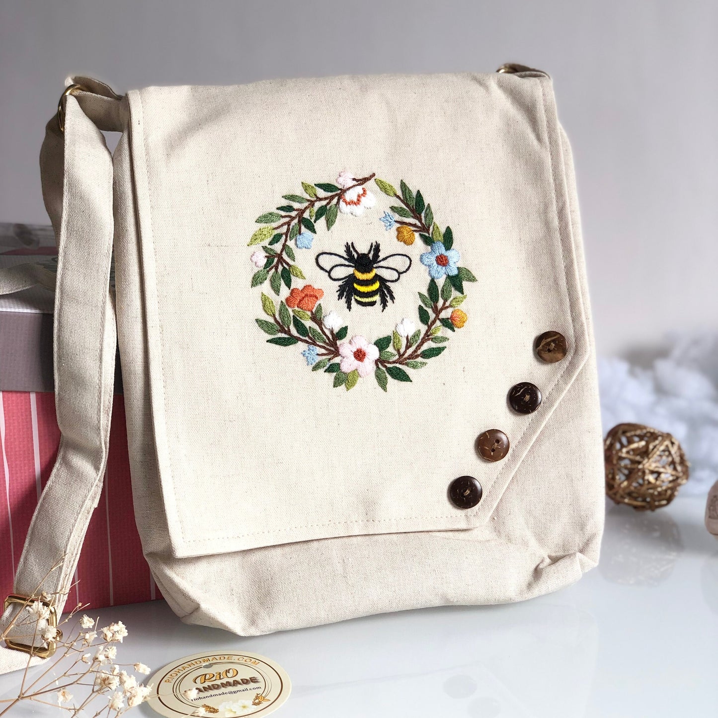 Hand Embroidered Linen Crossbody Bag, Linen Bag, Crossbody Bag, Bee and Flower Embroidery