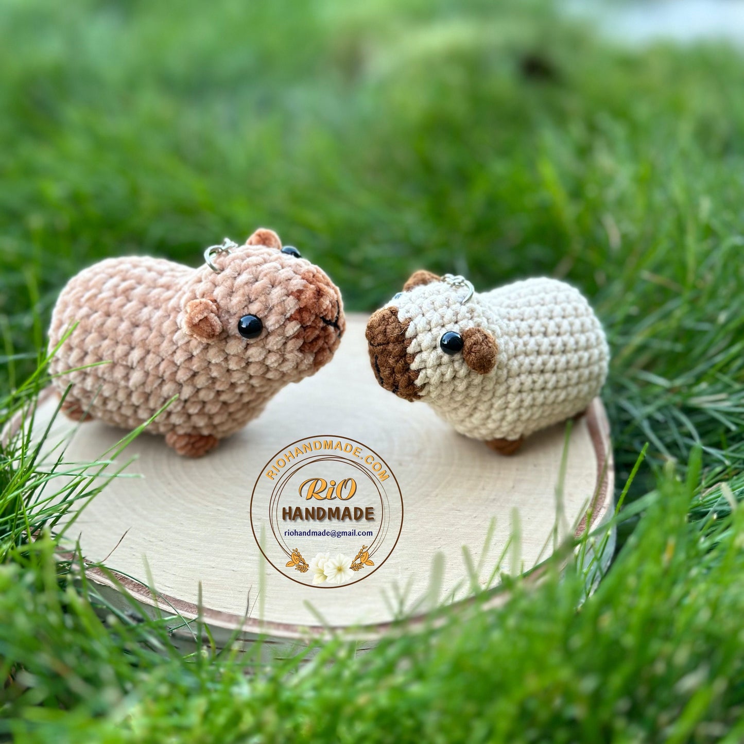 Capybara crochet keychain, mirror charm crochet, amigurumi Capybara with Santa hat, plushie toy, gift, car hanging, Tiktok Capybara song