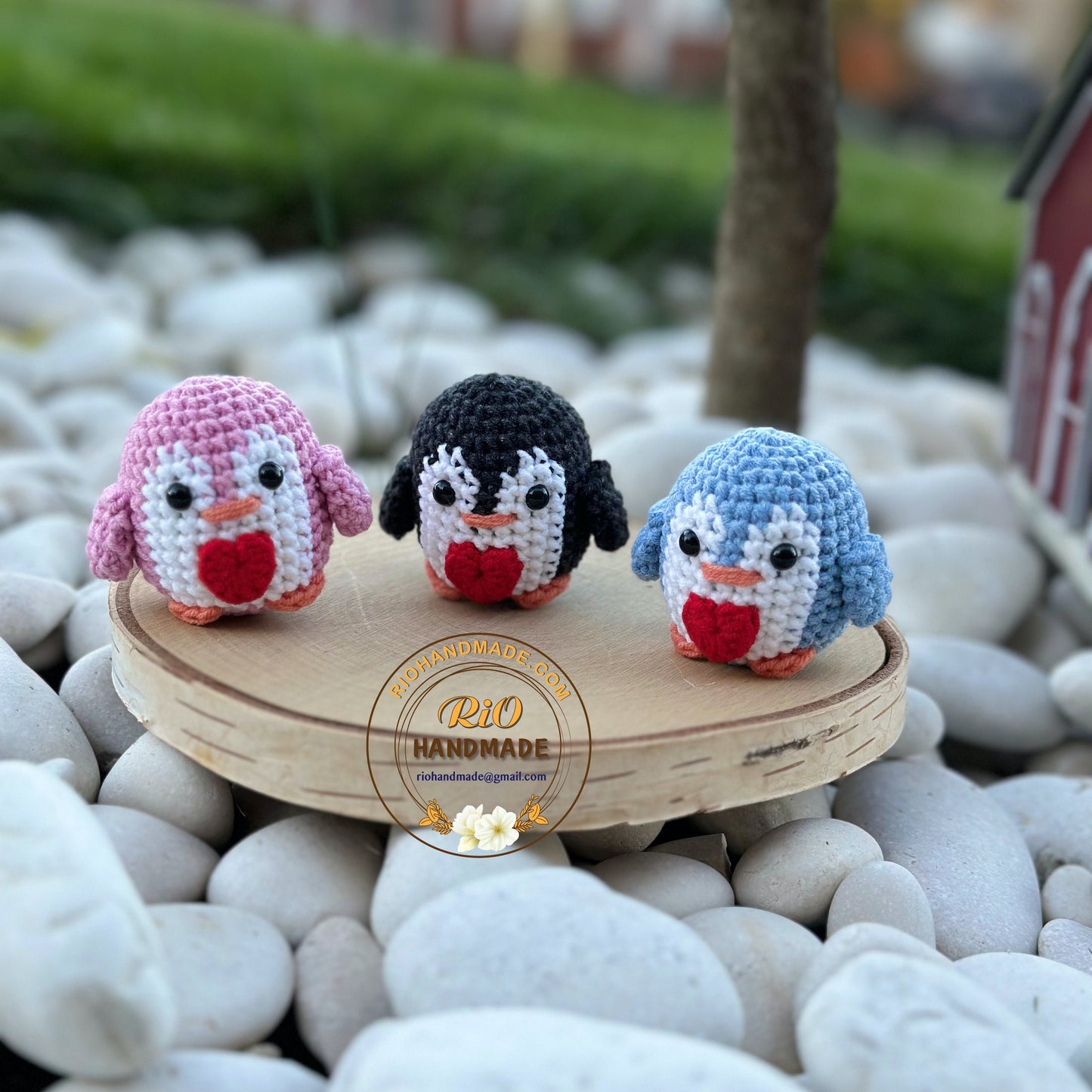 Handmade penguin with heart crochet keychain, amigurum penguin, plushie toy, cute gift