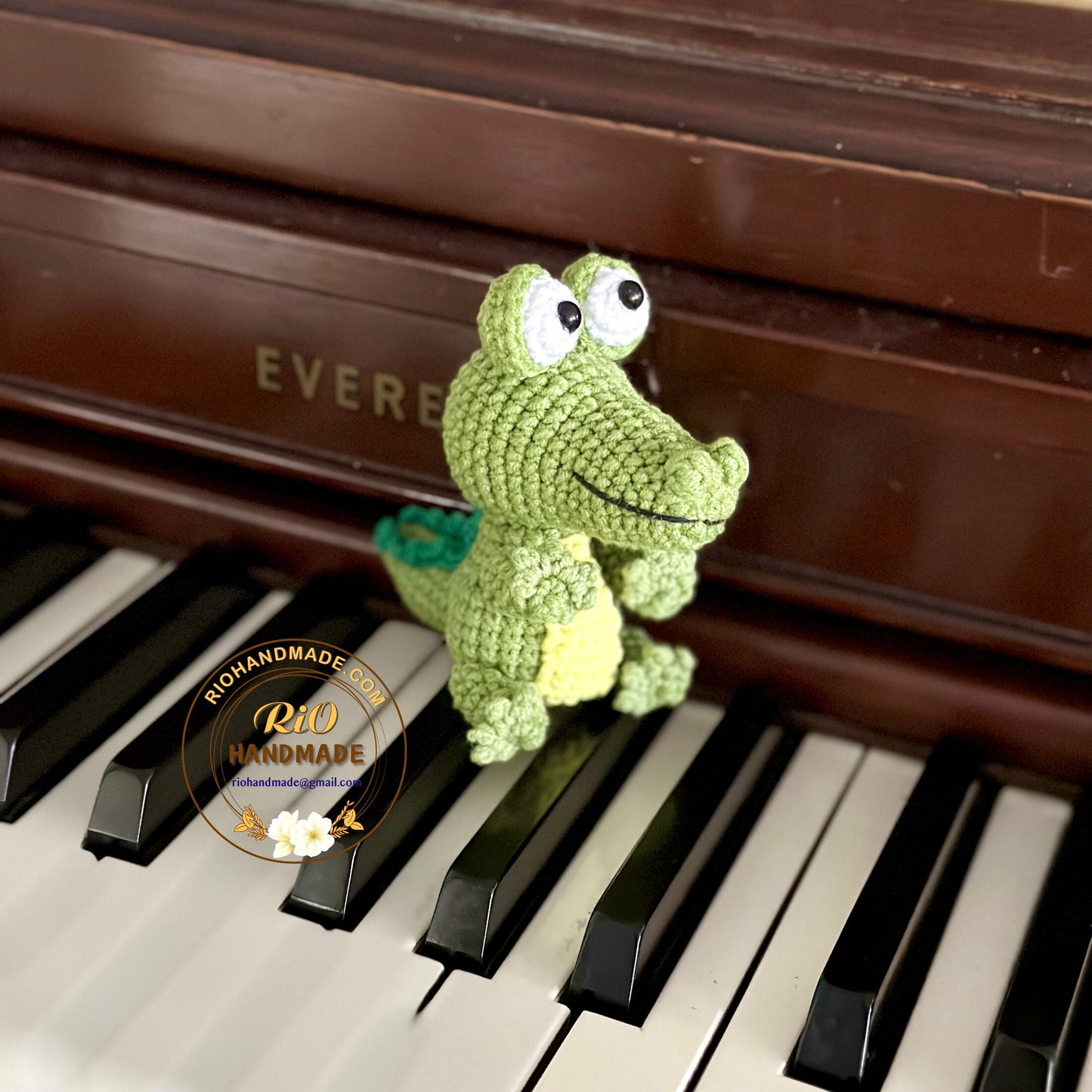 Handmade Crocodile Crochet, Crocodile Keychain, Pom Bag Charm, Car Rear View Hanging Mirror, Amigurumi Crocodile, Cute Gift.