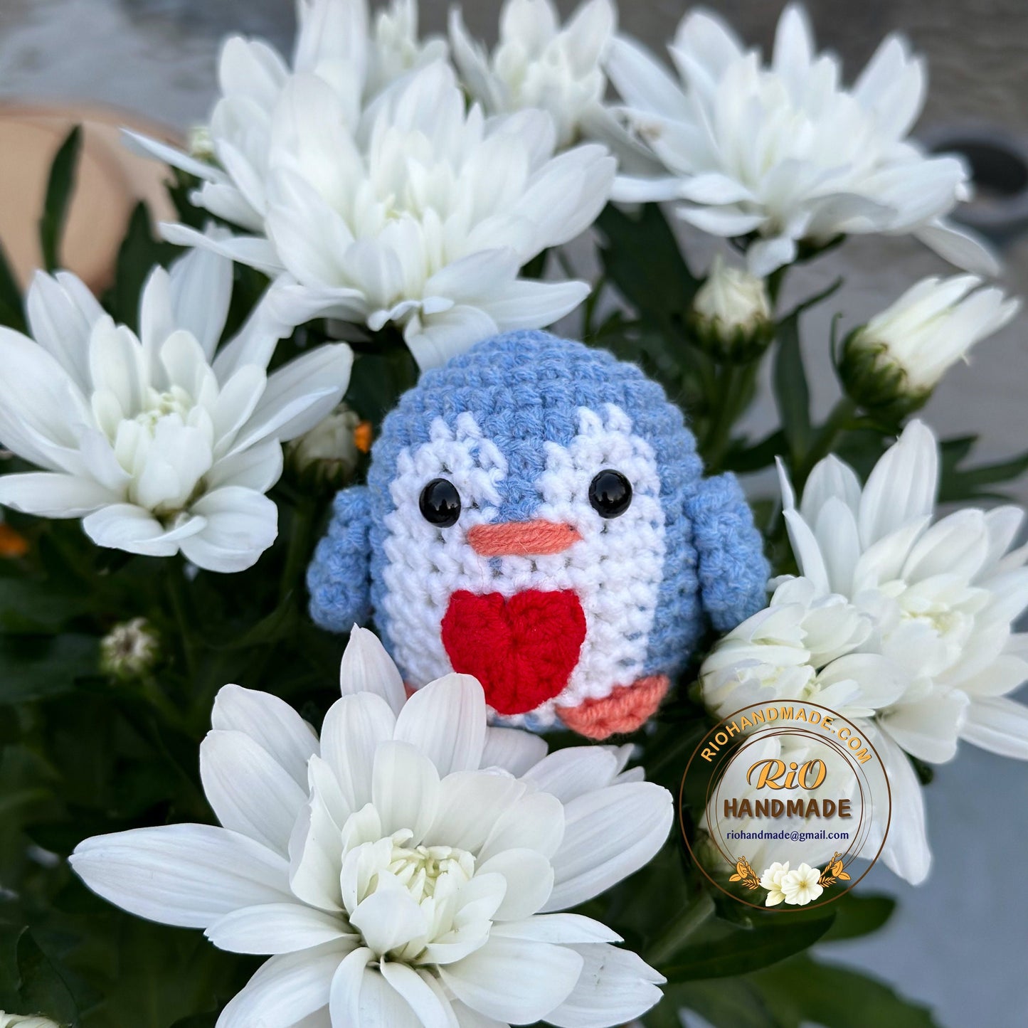 Handmade penguin with heart crochet keychain, amigurum penguin, plushie toy, cute gift