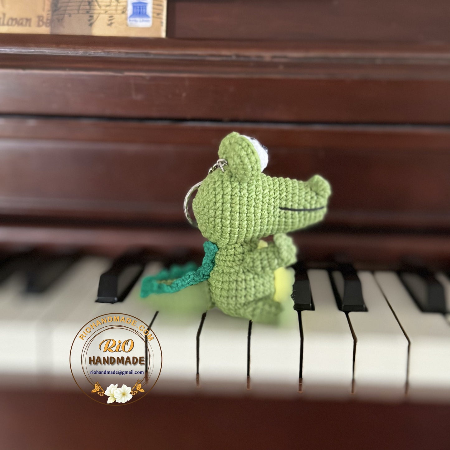 Handmade Crocodile Crochet, Crocodile Keychain, Pom Bag Charm, Car Rear View Hanging Mirror, Amigurumi Crocodile, Cute Gift.
