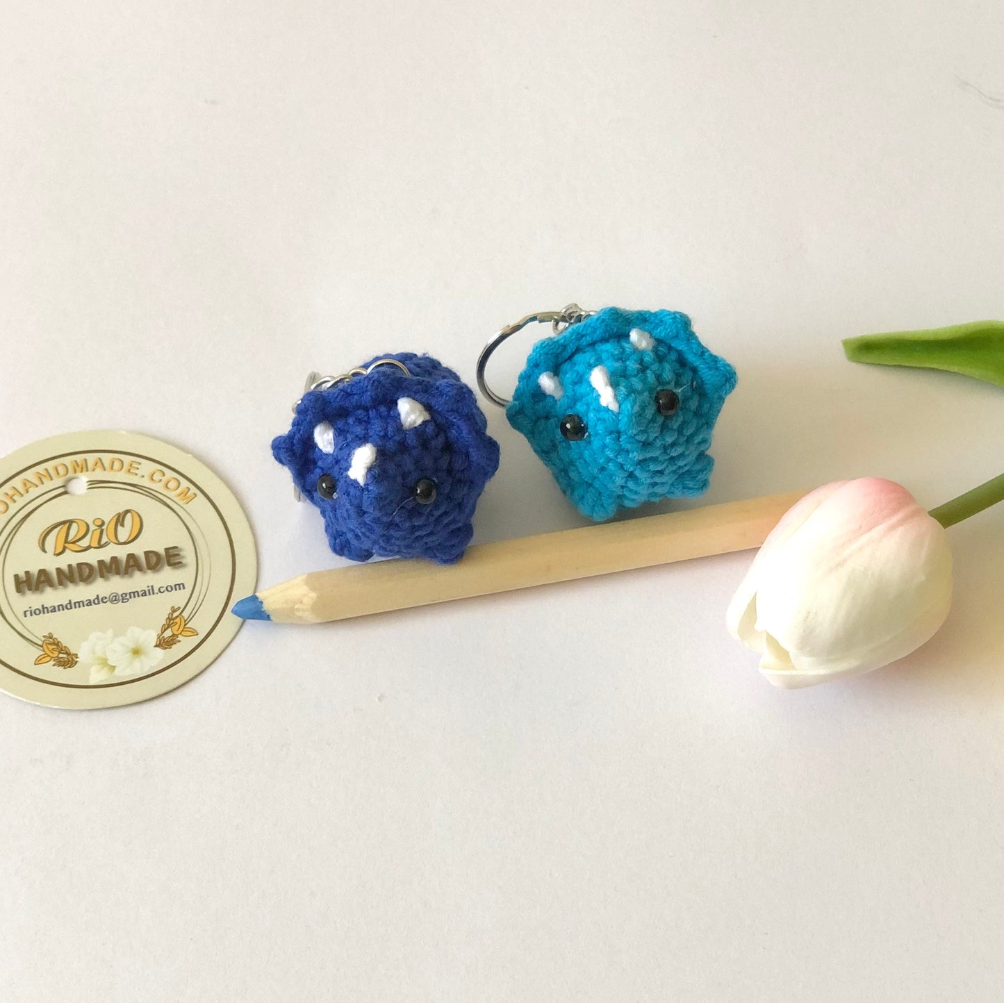 Handmade tiny triceratops, crochet Dinosaur, amigurumi triceratops, plushie toy, gift, ornament, keychain.