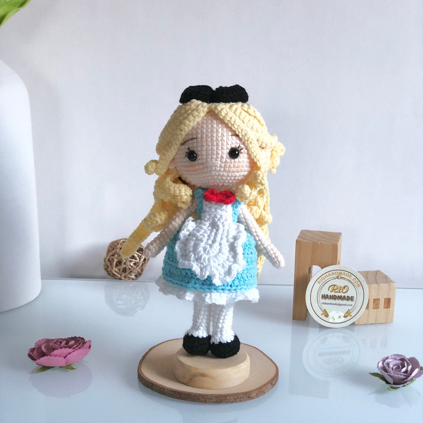 Handmade small crochet doll, amigurumi doll, cute doll, toy for kid, adult hobby