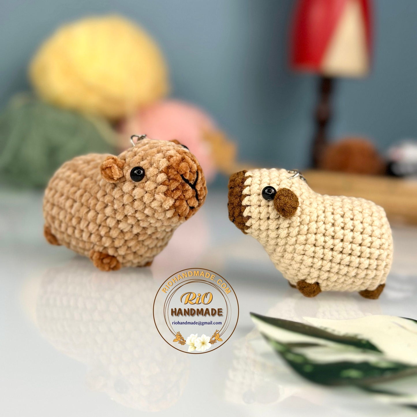 Capybara crochet keychain, mirror charm crochet, amigurumi Capybara with Santa hat, plushie toy, gift, car hanging, Tiktok Capybara song
