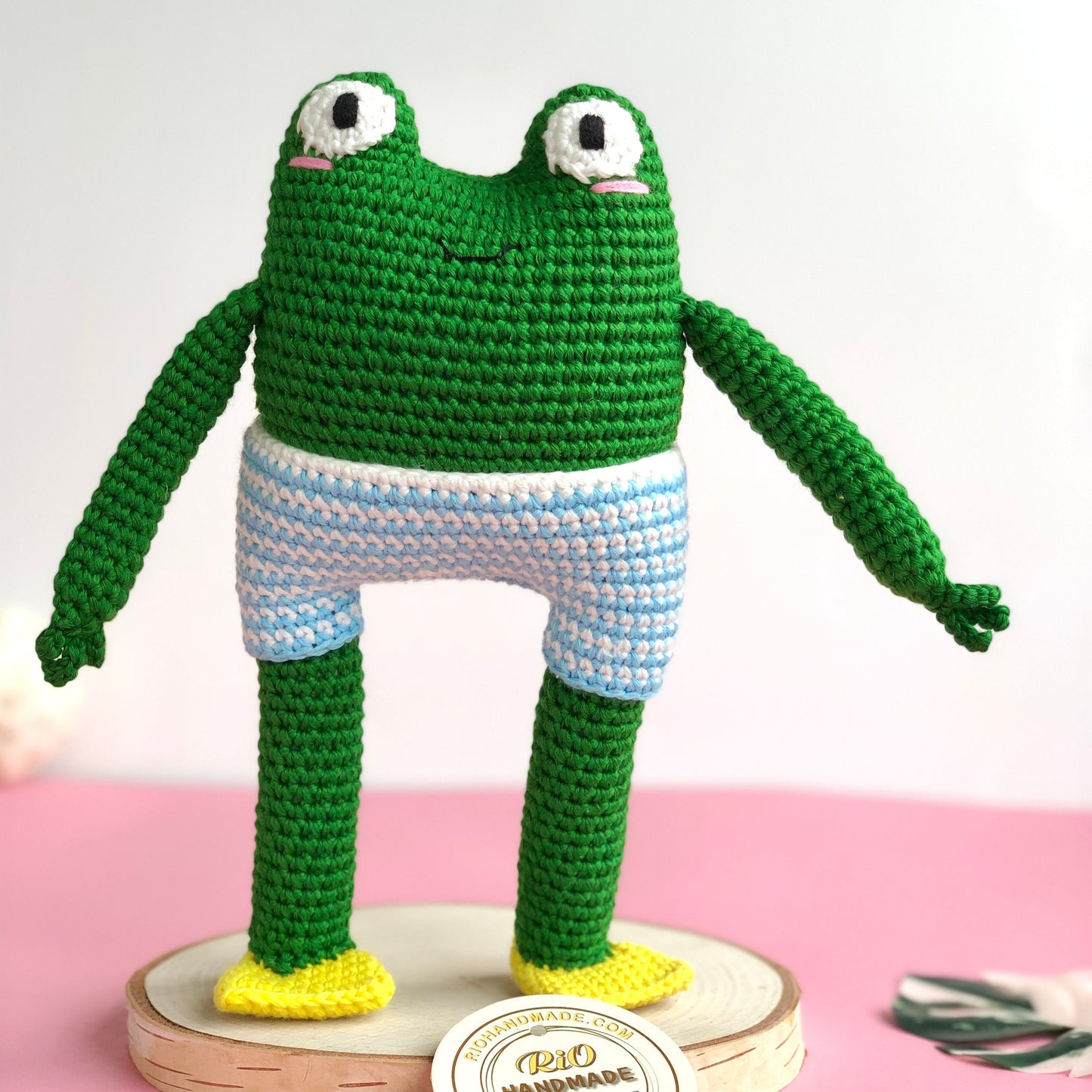 Handmade Frog crochet, amigurumi Frog plush, soft toy for kid, perfect idea for gifts, present, craft doll, Pica Pau