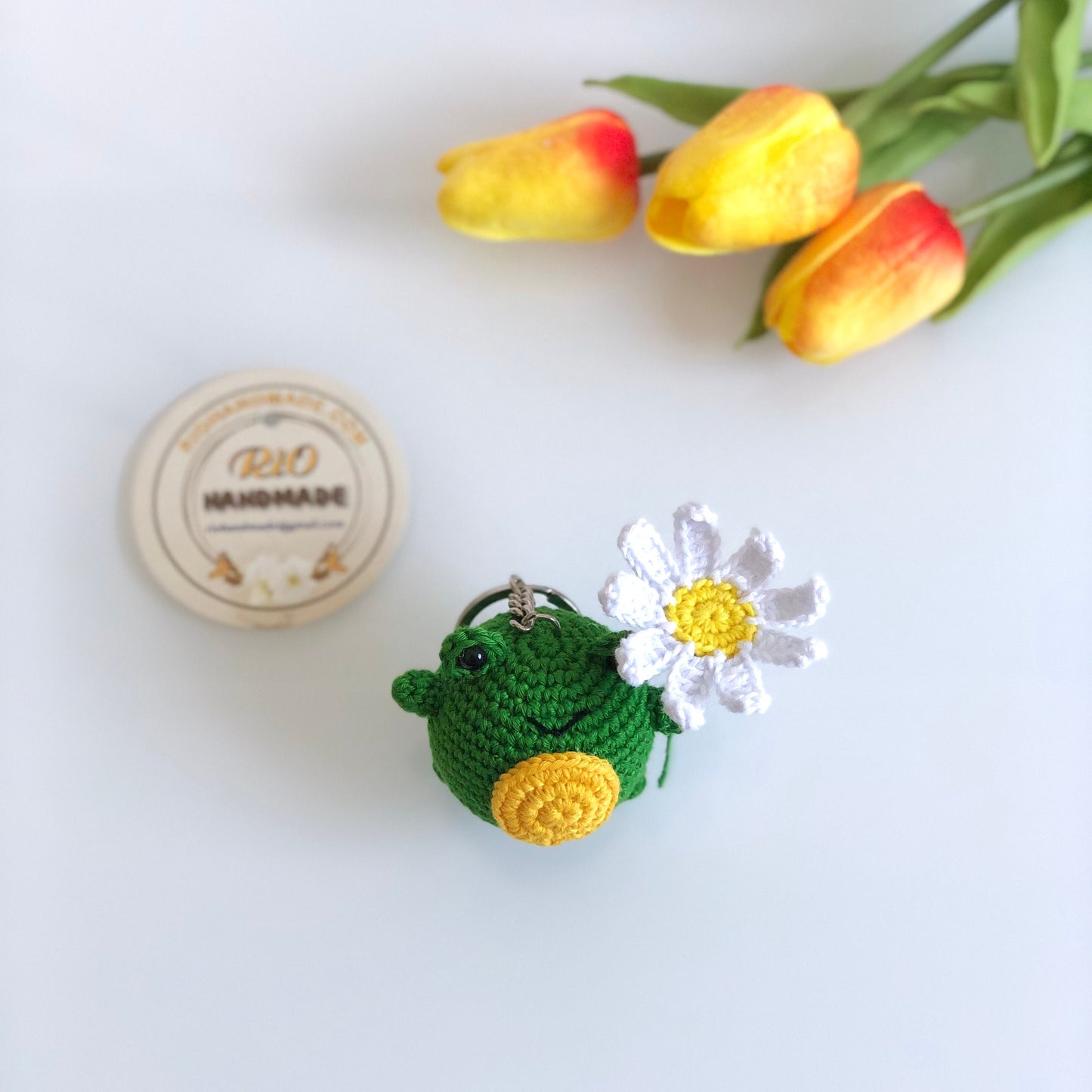 Handmade frog with daisy crochet keychain, Crochet frog with mushroom, amigurumi frog, ornament, home decor, gift, car hanging accessory