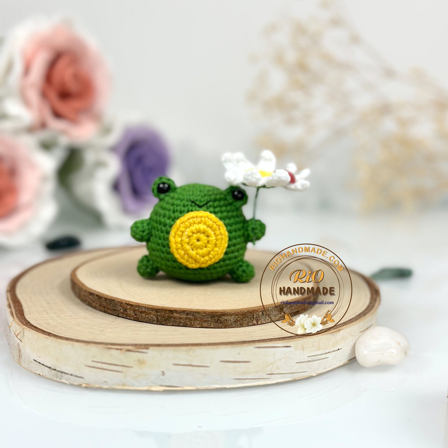 Rio Handmade yarn cotton frog mushroom crochet, amigurumi frog with daisy, cute frog, cute frog plush, home decor, adult hobby