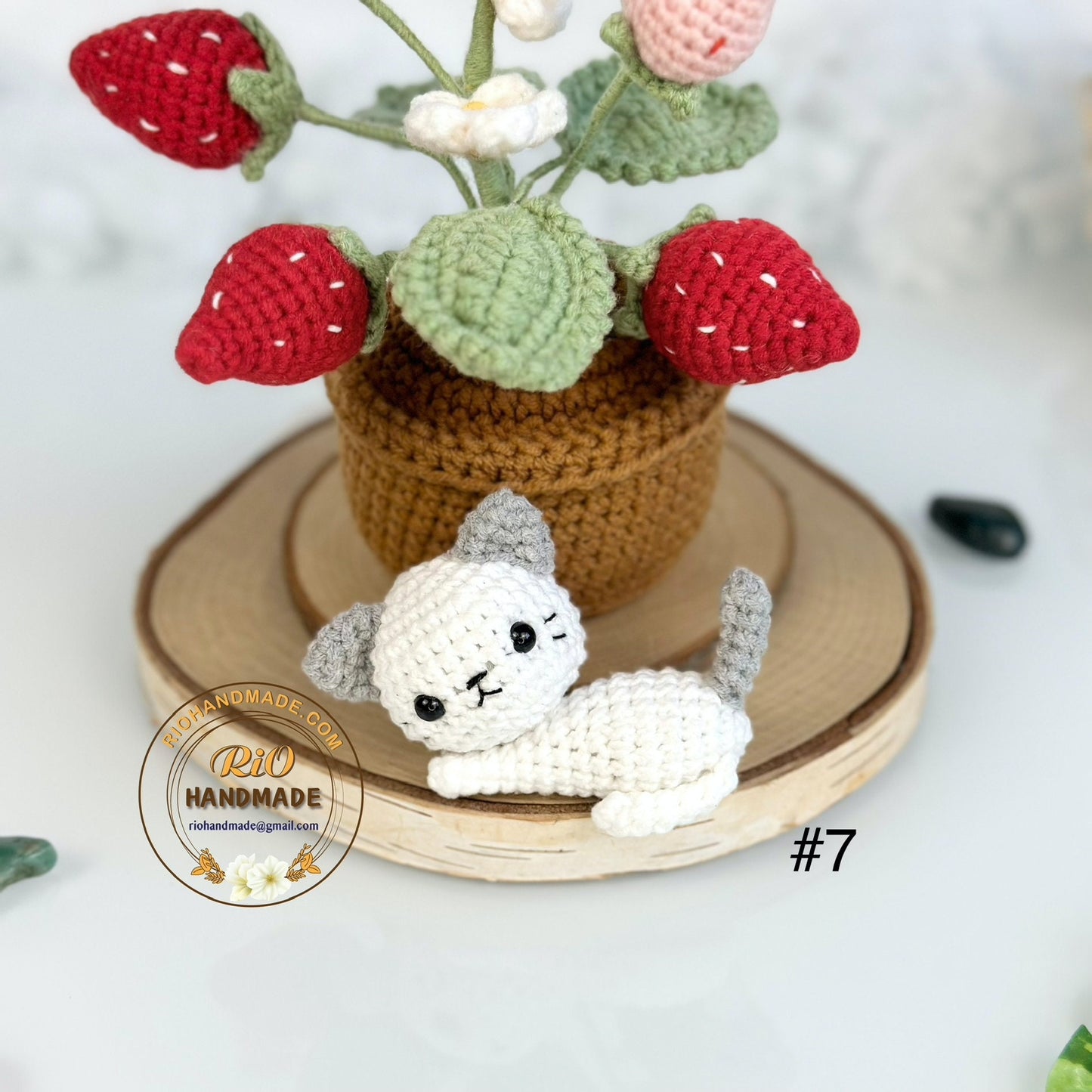 Handmade yarn cotton cat crochet, amigurumi cute little cat, home decor, cute keychain, adult hobby, perfect idea for gifts, present