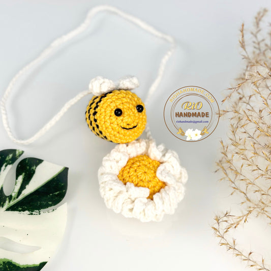 Handmade car rearview mirror charm crochet, amigurumi bee and daisy, crochet bee and sunflower, cute car charm, car rearview hanging
