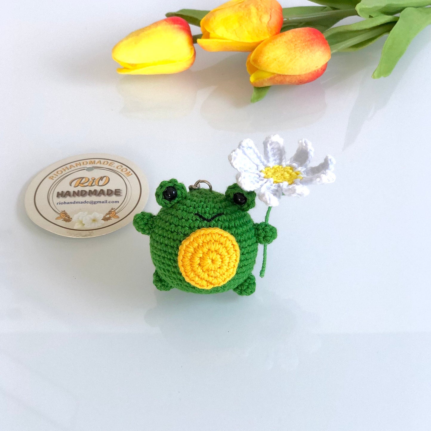 Handmade frog with daisy crochet keychain, Crochet frog with mushroom, amigurumi frog, ornament, home decor, gift, car hanging accessory