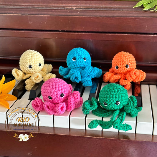 Handmade octopus crochet keychain, amigurumi octopus, car rear view hanging, cute gift