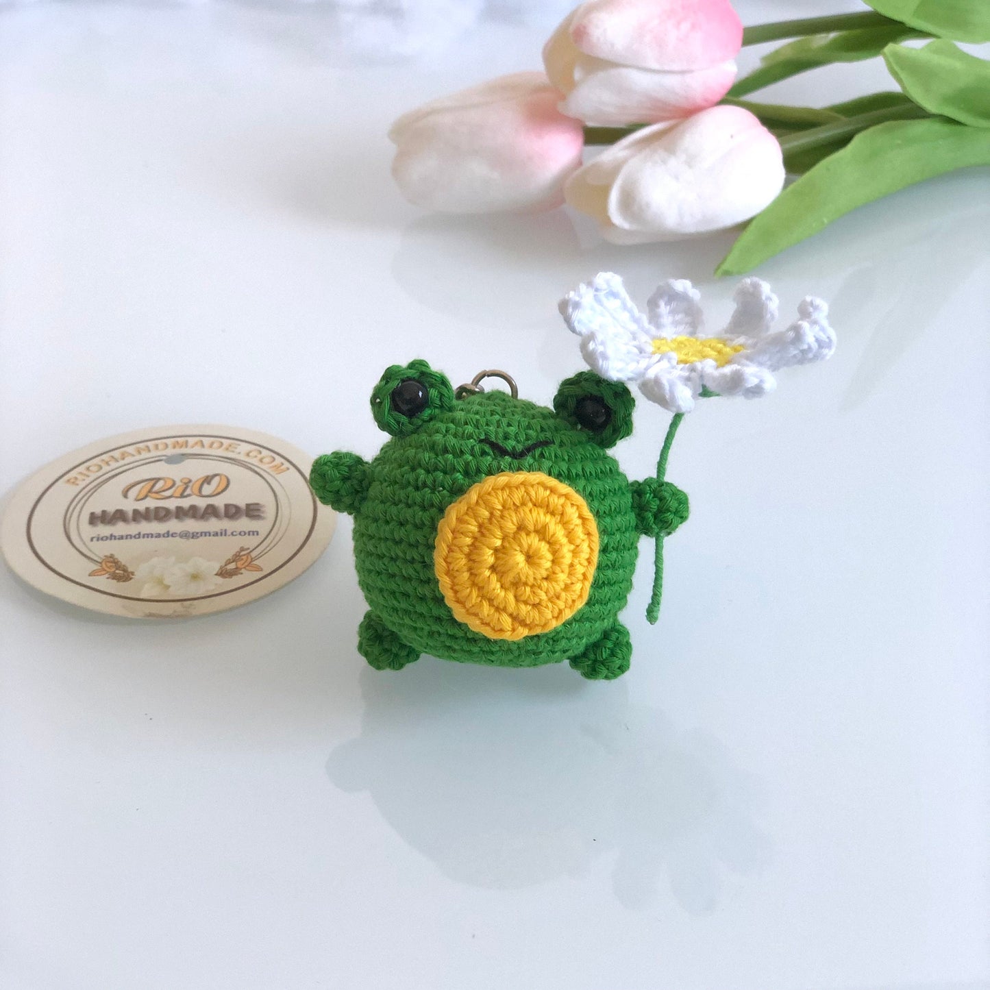 Handmade frog with daisy crochet keychain, Crochet frog with mushroom, amigurumi frog, ornament, home decor, gift, car hanging accessory