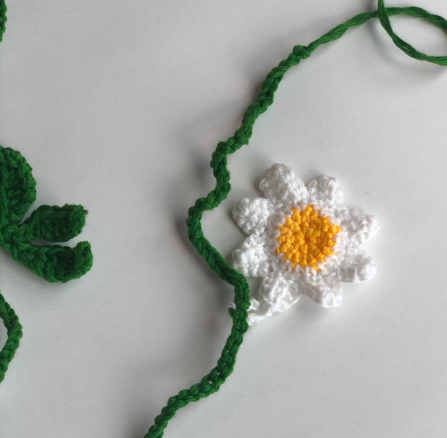 Handmade Crochet Amigurumi Daisy Flower Garland, Wall Hanging Daisy, Home Decor