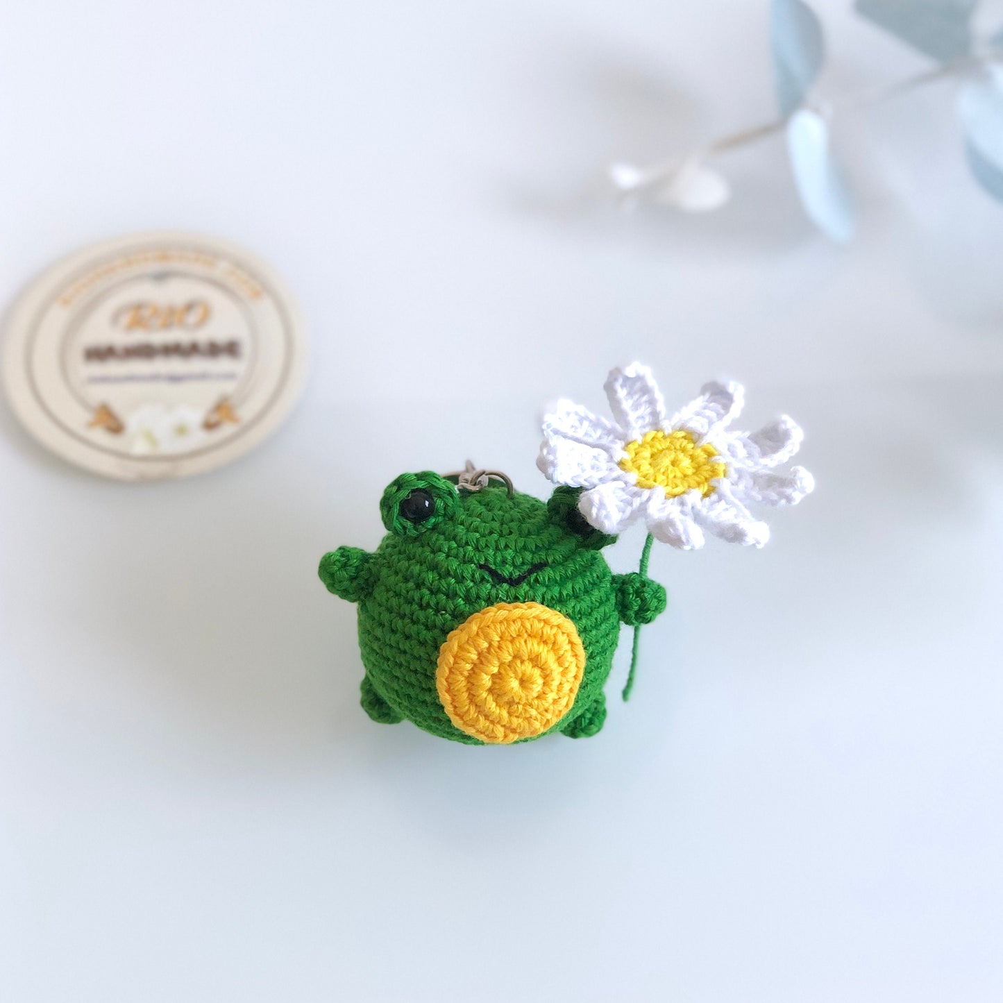 Handmade frog with daisy crochet keychain, Crochet frog with mushroom, amigurumi frog, ornament, home decor, gift, car hanging accessory